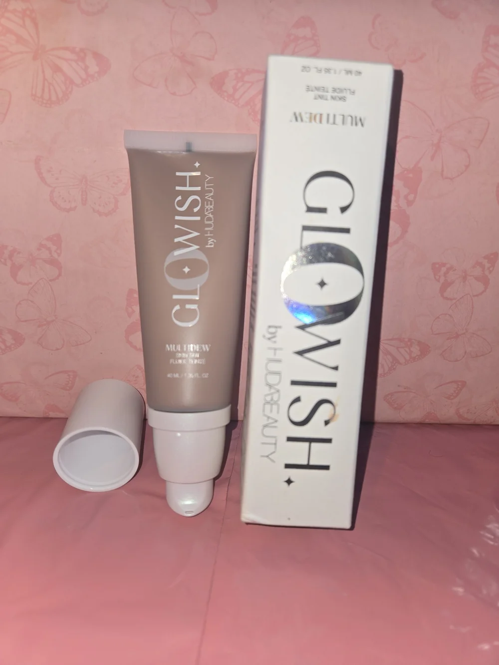 HUDA BEAUTY GloWish Foundation In Deep Tan